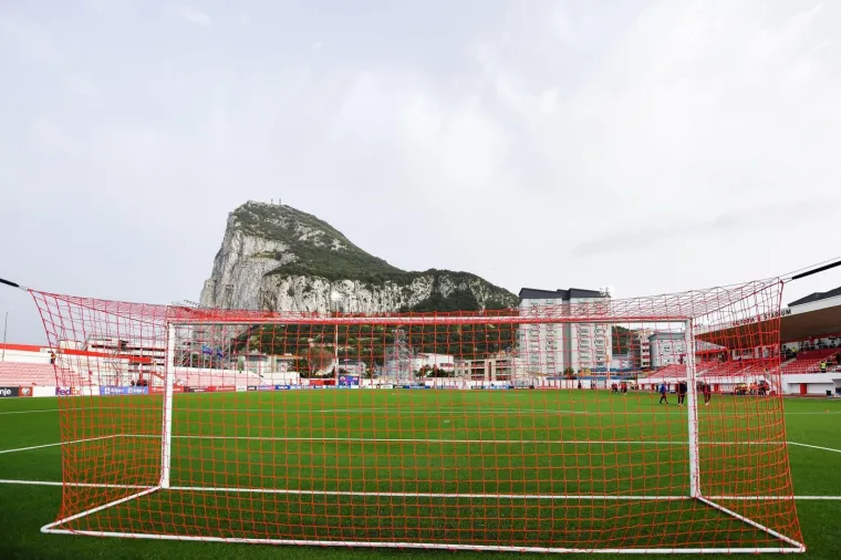 Sreća da Vatreni ne igraju na ovom stadionu: Iznad glava bi im letjeli - avioni