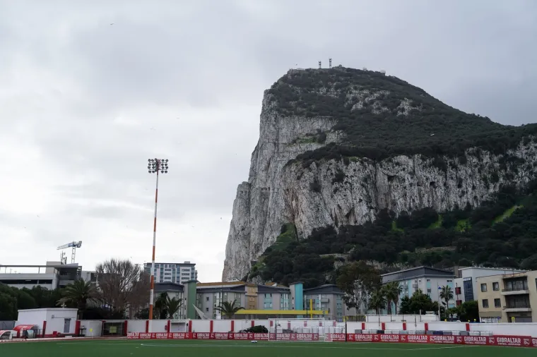 Sreća da Vatreni ne igraju na ovom stadionu: Iznad glava bi im letjeli - avioni