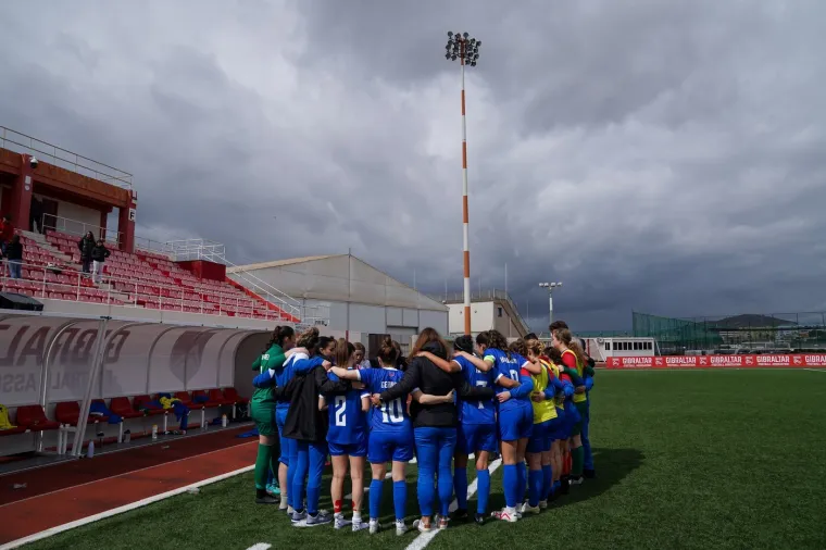 Sreća da Vatreni ne igraju na ovom stadionu: Iznad glava bi im letjeli - avioni