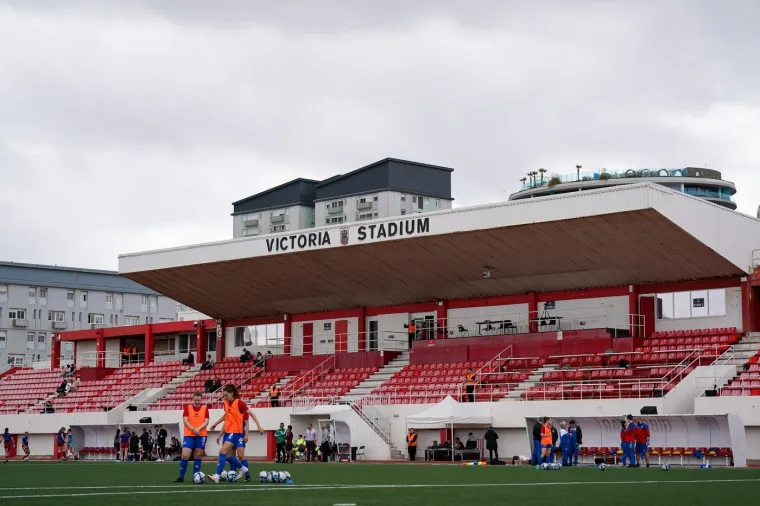 Sreća da Vatreni ne igraju na ovom stadionu: Iznad glava bi im letjeli - avioni