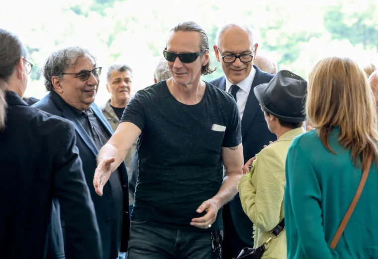 Poznati zavijeni u crno: Posljednji ispraćaj glazbene legende