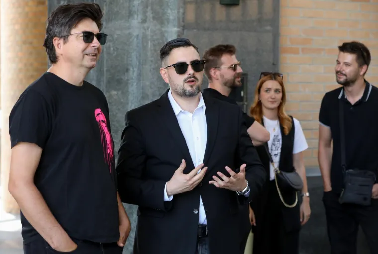 Poznati zavijeni u crno: Posljednji ispraćaj glazbene legende