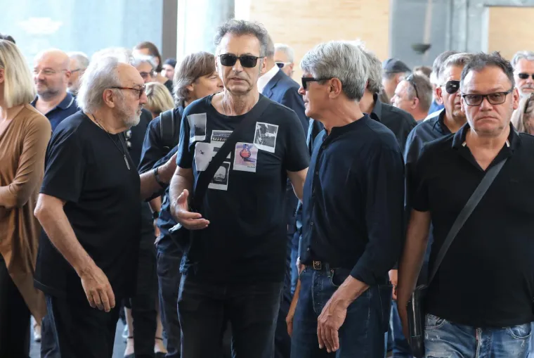 Poznati zavijeni u crno: Posljednji ispraćaj glazbene legende