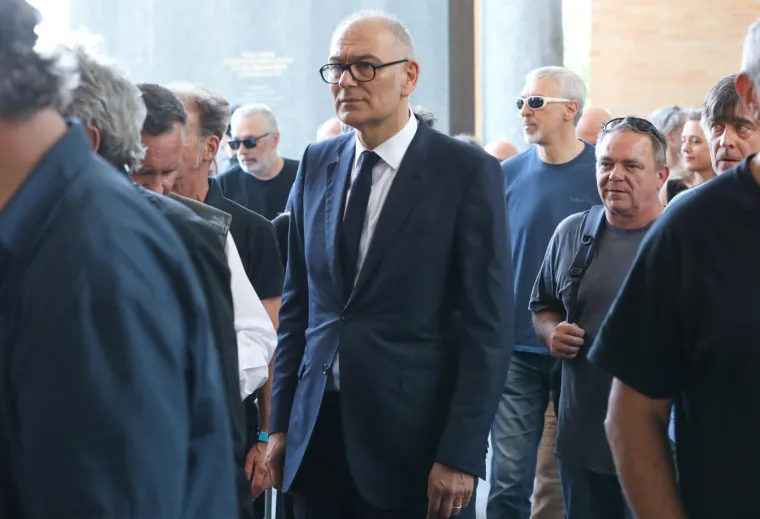Poznati zavijeni u crno: Posljednji ispraćaj glazbene legende