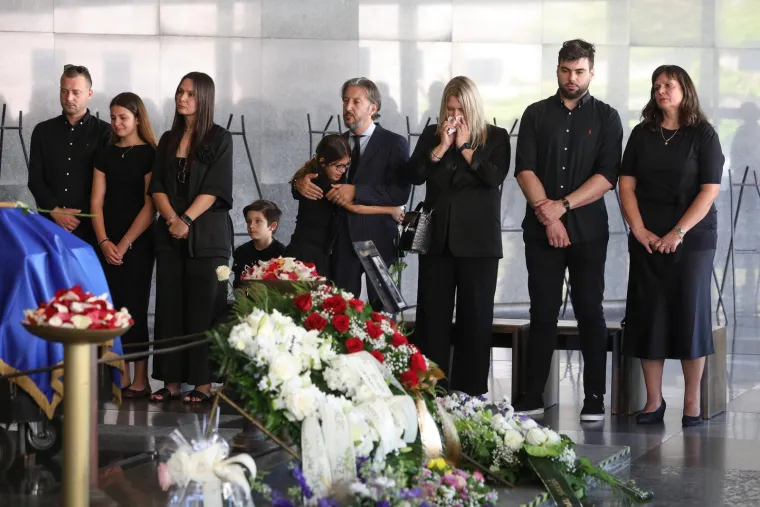 Poznati zavijeni u crno: Posljednji ispraćaj glazbene legende