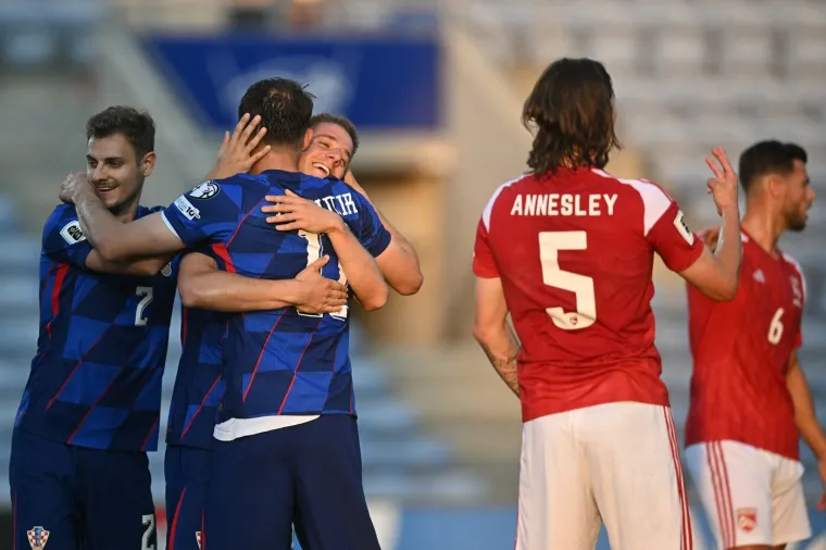Pogledajte reakciju Majera kad je promašio gol: Izraz lica govori sve
