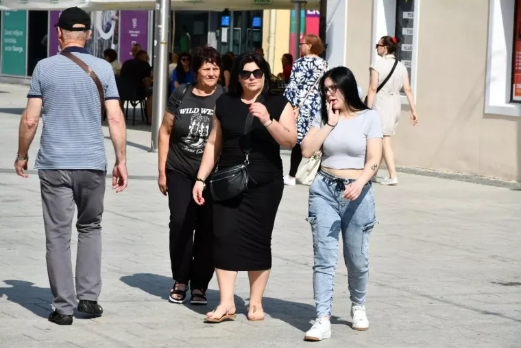 Svi su gledali samo u nju: Ljepotica iz Čakovca u ljetnoj haljini ukrala show