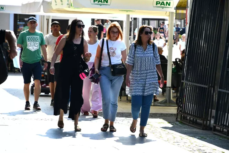 Svi su gledali samo u nju: Ljepotica iz Čakovca u ljetnoj haljini ukrala show