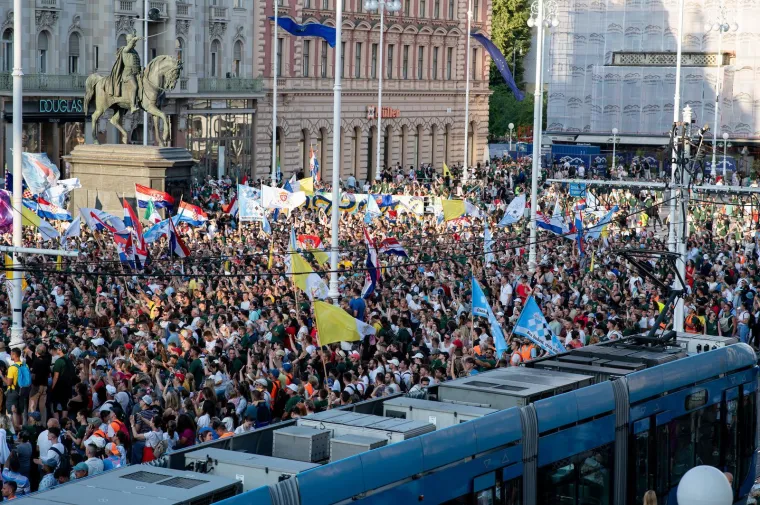 Nestvarni prizori iz Zagreba: Ovo nije nikakav prosvjed! Ovako izgleda 'hrvatski Camino'