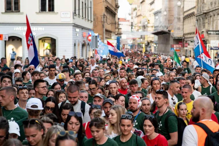 Nestvarni prizori iz Zagreba: Ovo nije nikakav prosvjed! Ovako izgleda 'hrvatski Camino'