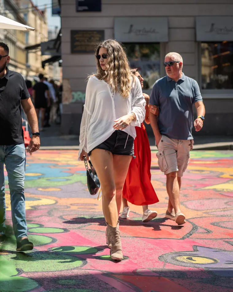 Centar Zagreba nikad nije bio ovako vruć: Zgodne dame u ljetnim kombinacijama osvojile &scaron;picu