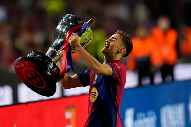 Tajna ljubav nogometne zvijezde i studentice Ane zasjenila kraljevsku romansu!