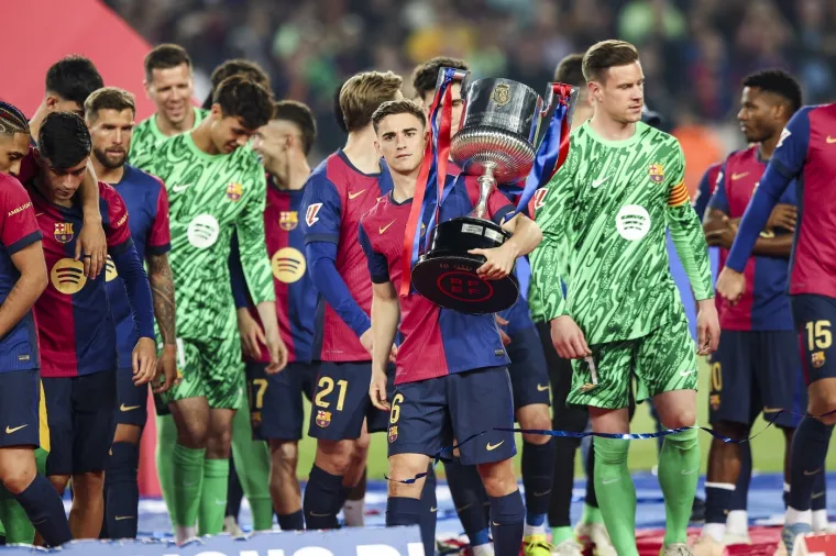 Tajna ljubav nogometne zvijezde i studentice Ane zasjenila kraljevsku romansu!