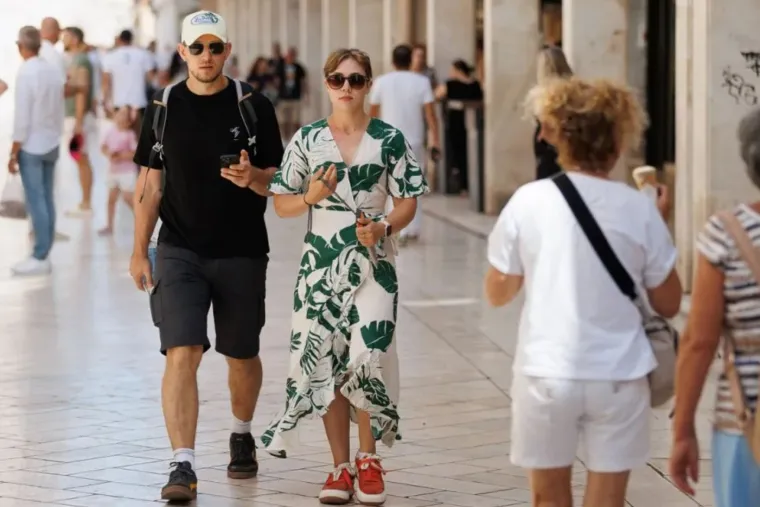 Vruće hlačice bile su hit u Zadru, a jedna ih je djevojka nosila savršeno