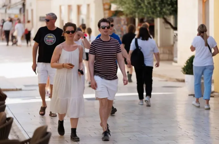 Vruće hlačice bile su hit u Zadru, a jedna ih je djevojka nosila savršeno