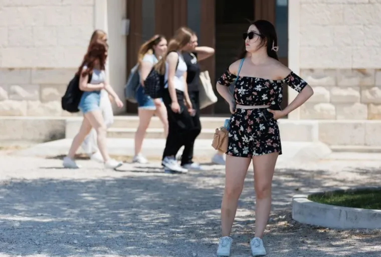 Vruće hlačice bile su hit u Zadru, a jedna ih je djevojka nosila savršeno