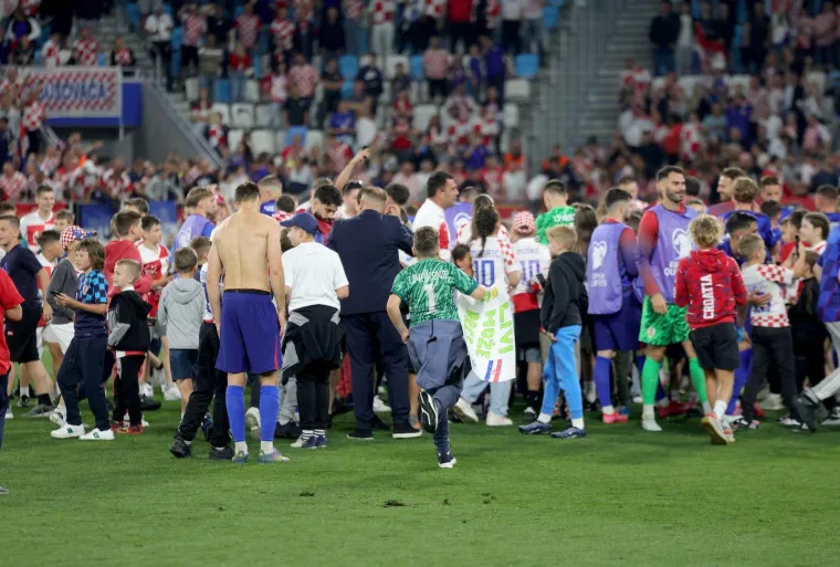 Nikad viđeno slavlje nakon utakmice Vatrenih: Hoće li nas UEFA kaziti zbog ovog detalja?