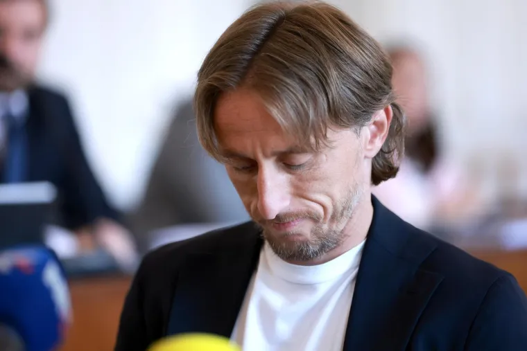 Modrić izazvao delirij nakon izlaska iz sudnice: Jedna žena se ba&scaron; potrudila uslikati Luku