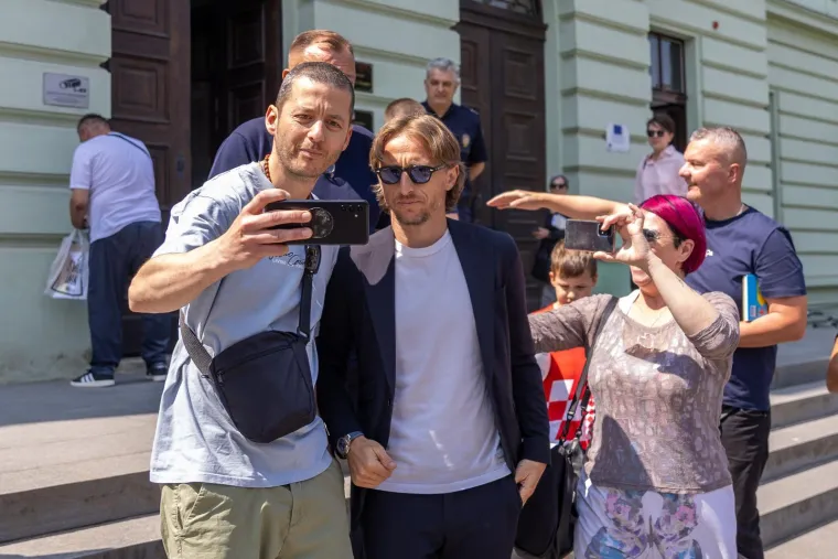 Modrić izazvao delirij nakon izlaska iz sudnice: Jedna žena se baš potrudila uslikati Luku