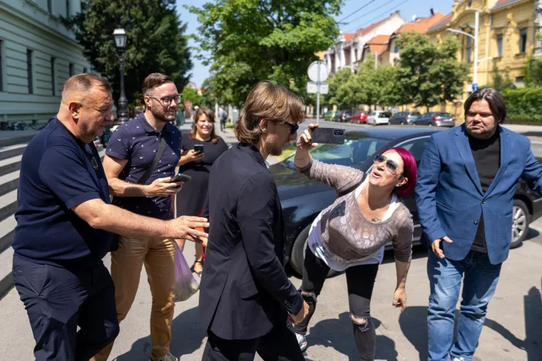 Modrić izazvao delirij nakon izlaska iz sudnice: Jedna žena se ba&scaron; potrudila uslikati Luku