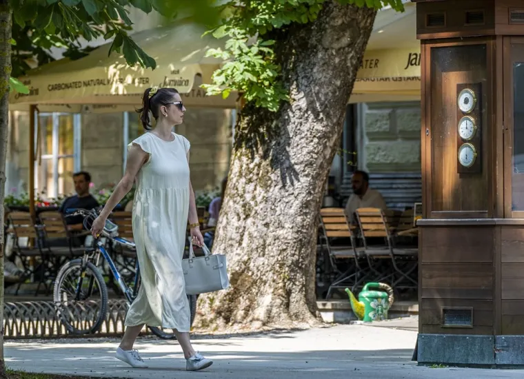 Dama u štiklama podigla temperaturu, a neki se skinuli u kupaće kostime
