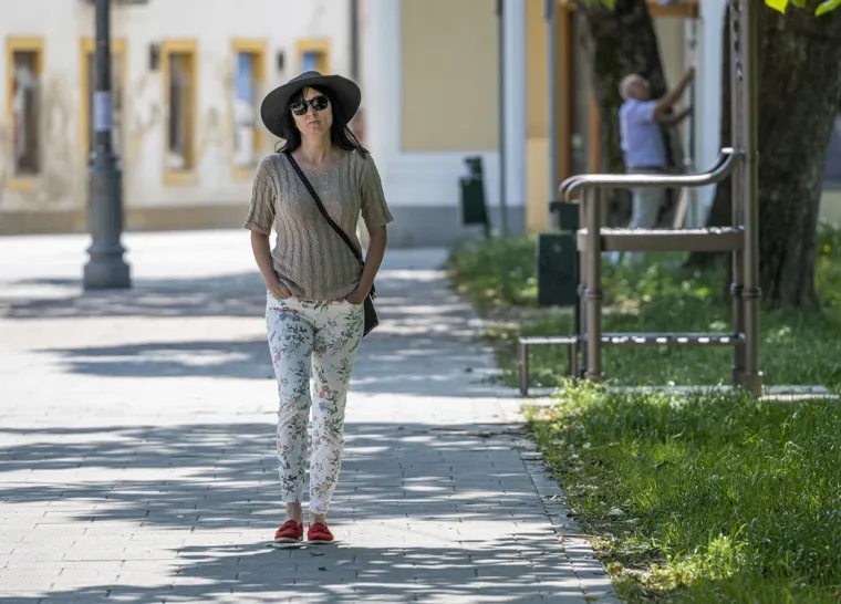 Dama u štiklama podigla temperaturu, a neki se skinuli u kupaće kostime