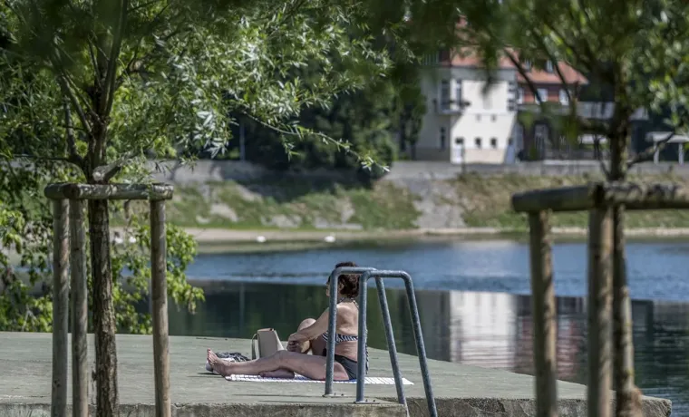 Dama u štiklama podigla temperaturu, a neki se skinuli u kupaće kostime