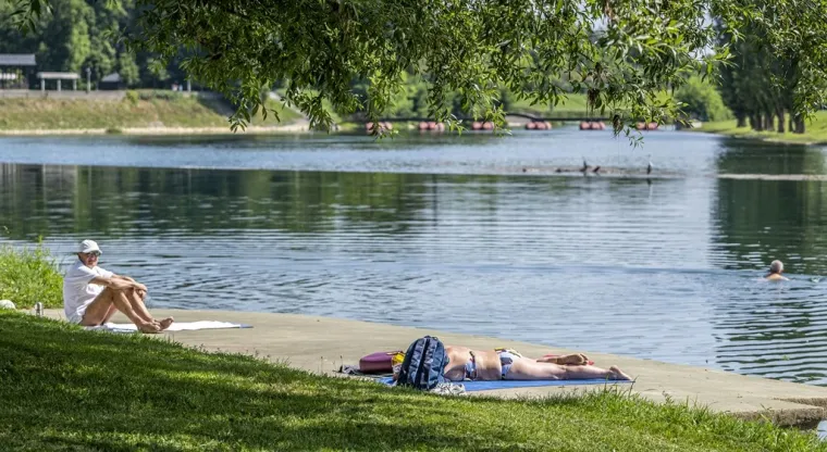 Dama u štiklama podigla temperaturu, a neki se skinuli u kupaće kostime