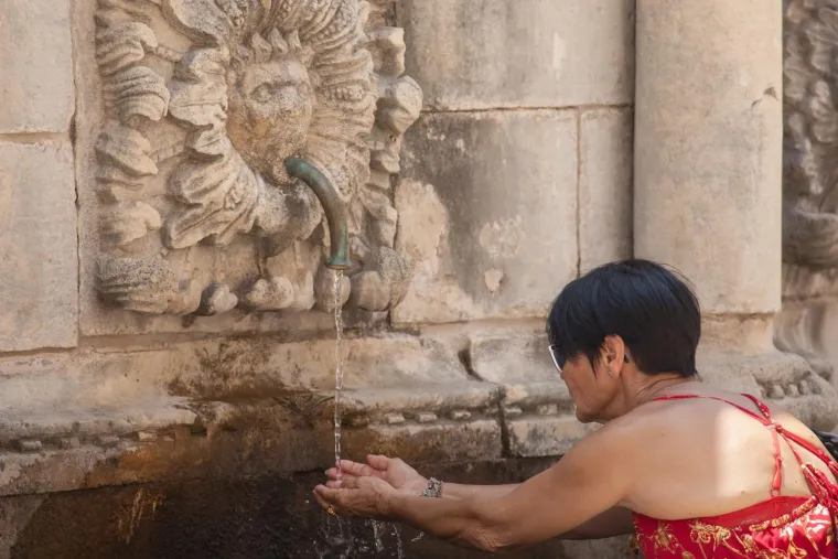 Padaju temperaturni rekordi, plaže su krcate: Pogledajte kako se rashlađuju u Dubrovniku