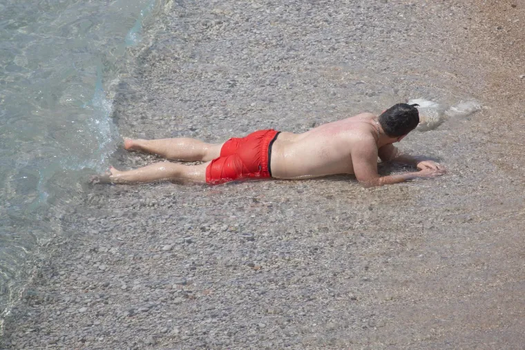 Padaju temperaturni rekordi, plaže su krcate: Pogledajte kako se rashlađuju u Dubrovniku