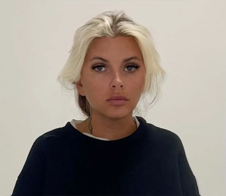 Tek smo u lipnju, a već možemo organizirati izbor za Miss djevojke koju je policija vezala lisicama