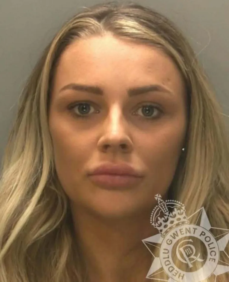 Tek smo u lipnju, a već možemo organizirati izbor za Miss djevojke koju je policija vezala lisicama