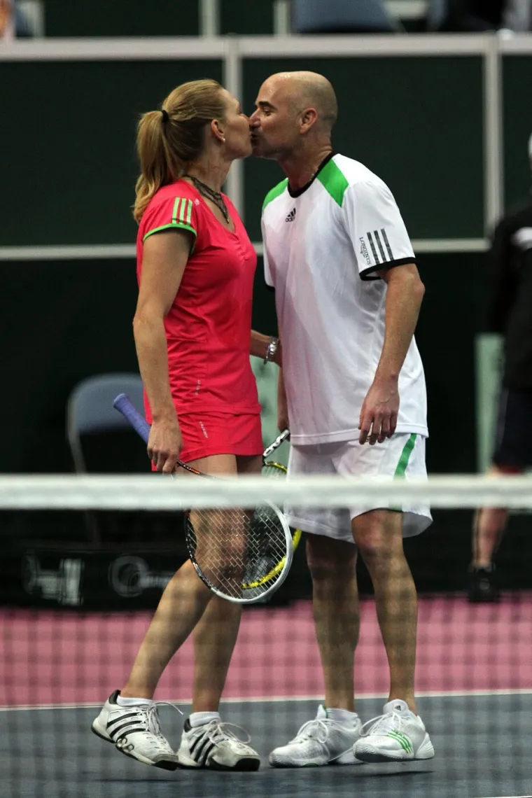 Teniska ikona danas izgleda bolje nego ikada: Steffi Graf plijeni plavim uvojcima