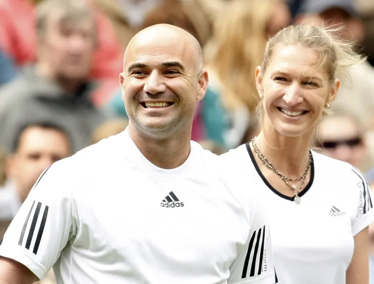 Teniska ikona danas izgleda bolje nego ikada: Steffi Graf plijeni plavim uvojcima