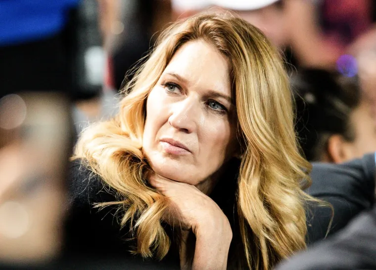 Teniska ikona danas izgleda bolje nego ikada: Steffi Graf plijeni plavim uvojcima