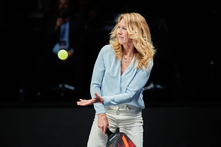 Teniska ikona danas izgleda bolje nego ikada: Steffi Graf plijeni plavim uvojcima