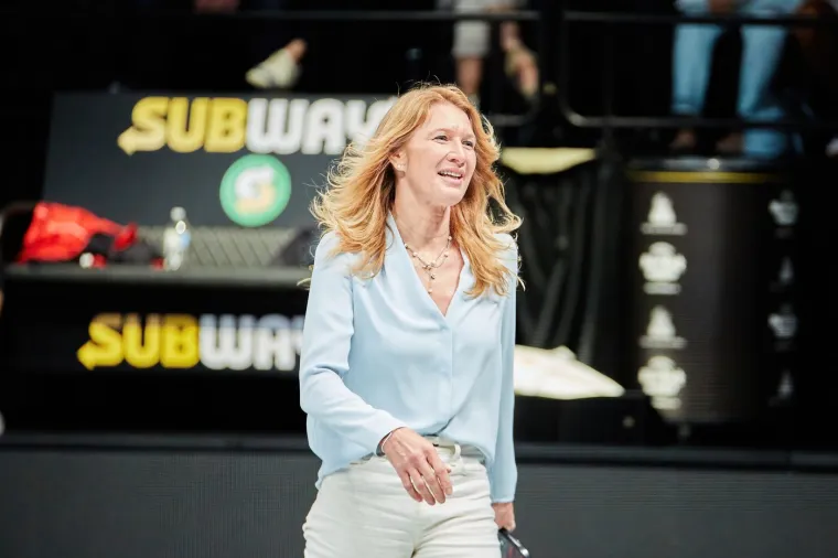 Teniska ikona danas izgleda bolje nego ikada: Steffi Graf plijeni plavim uvojcima