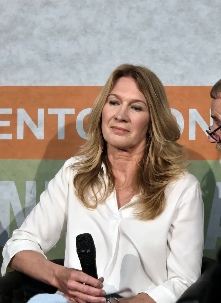 Teniska ikona danas izgleda bolje nego ikada: Steffi Graf plijeni plavim uvojcima