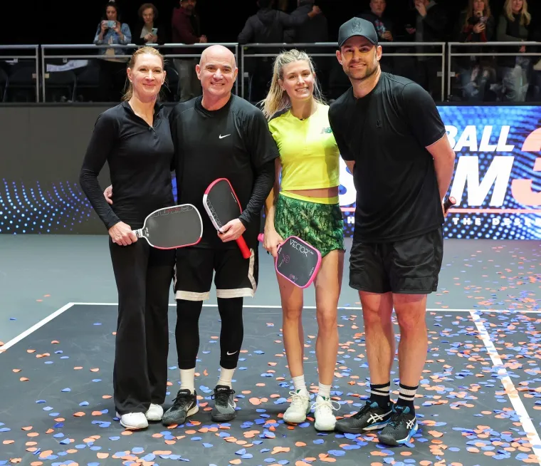 Teniska ikona danas izgleda bolje nego ikada: Steffi Graf plijeni plavim uvojcima