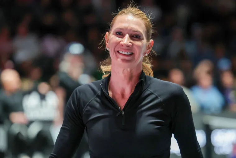 Teniska ikona danas izgleda bolje nego ikada: Steffi Graf plijeni plavim uvojcima