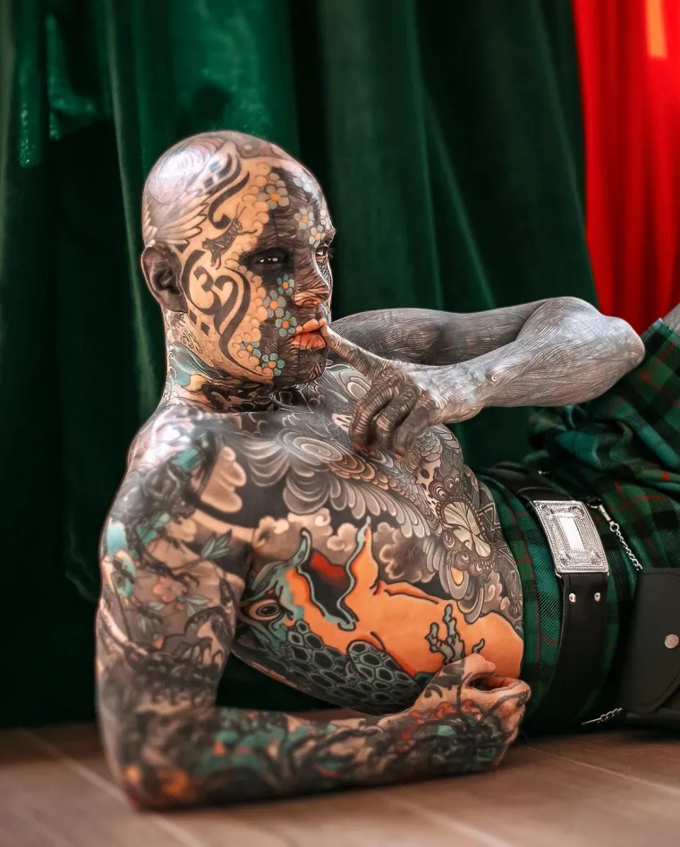 Ovog profesora djeca obožavaju, ali njegove modifikacije na tijelu &scaron;okiraju roditelje: Evo kako izgleda