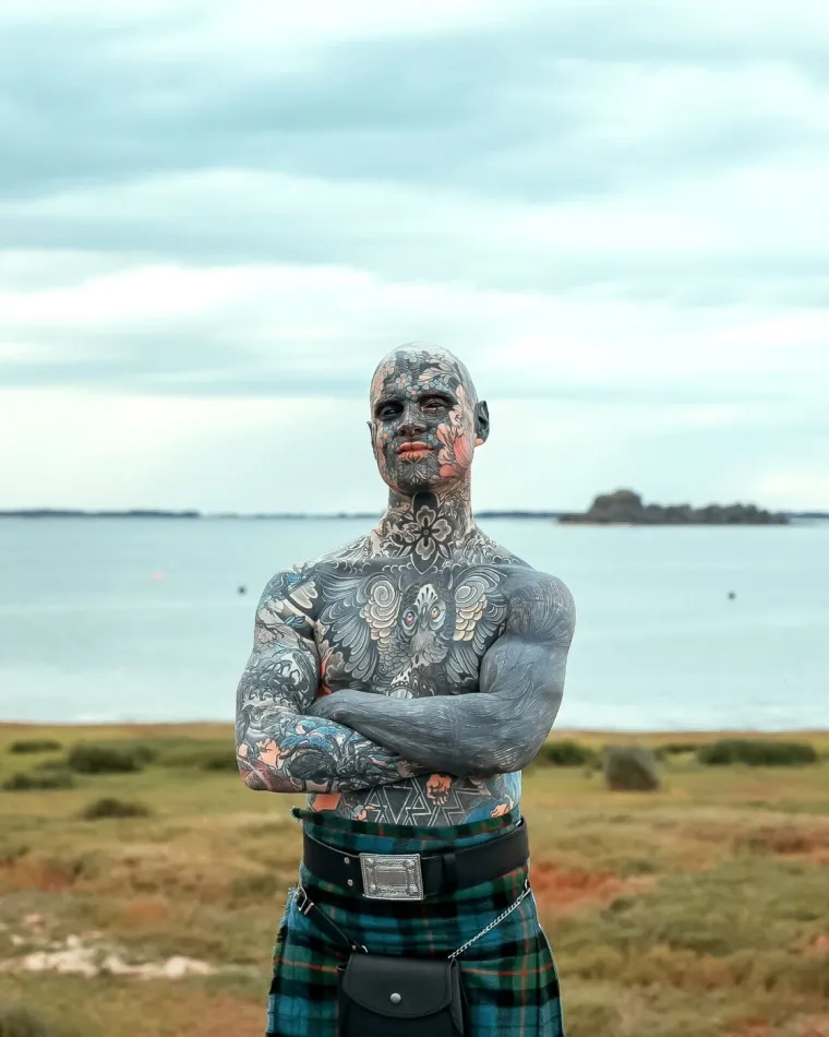 Ovog profesora djeca obožavaju, ali njegove modifikacije na tijelu &scaron;okiraju roditelje: Evo kako izgleda