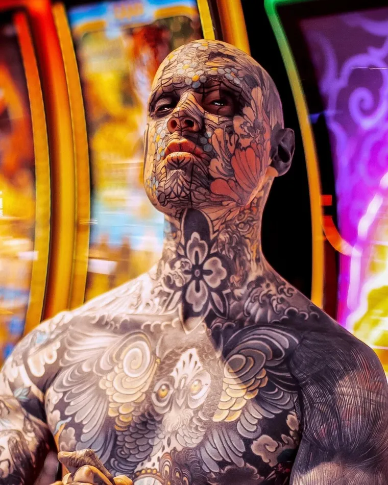 Ovog profesora djeca obožavaju, ali njegove modifikacije na tijelu &scaron;okiraju roditelje: Evo kako izgleda