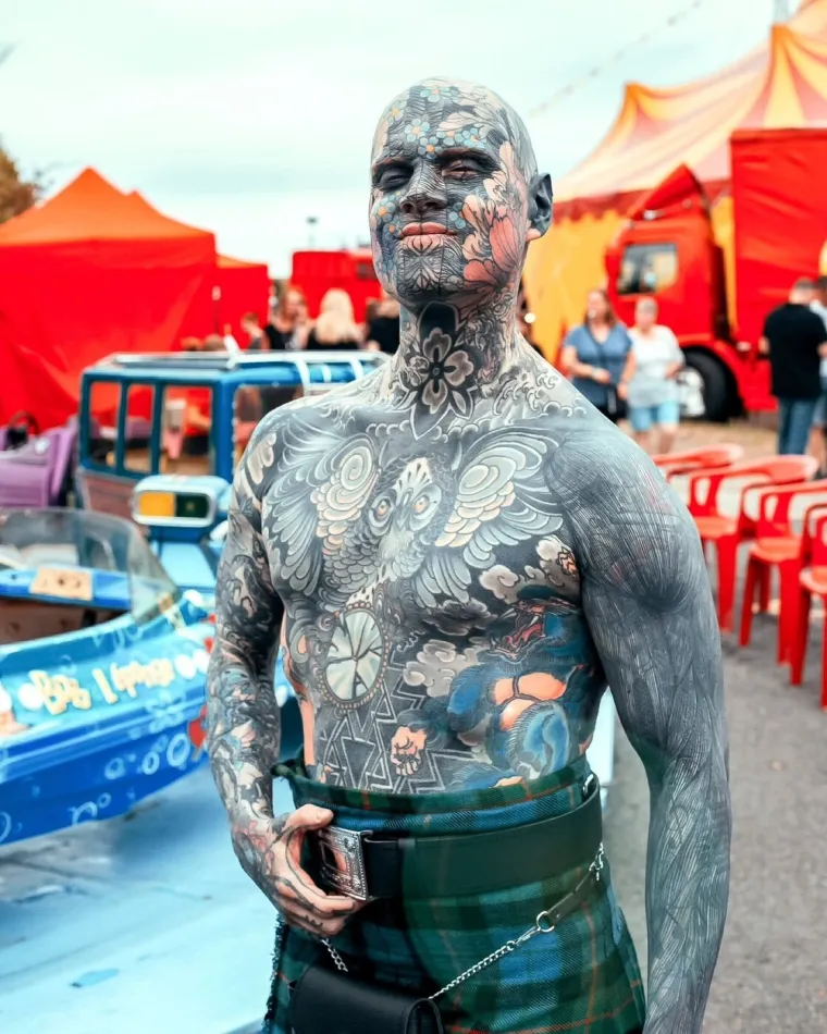 Ovog profesora djeca obožavaju, ali njegove modifikacije na tijelu &scaron;okiraju roditelje: Evo kako izgleda