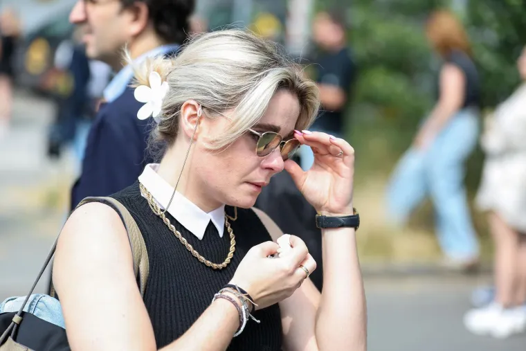 Pretužni prizori: Stotine ljudi ostavljaju cvijeće i pale svijeće... Neki i daruju krv