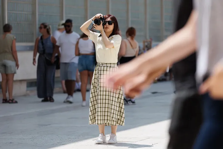 Nitko nije skidao pogled s nje: Dama u uskoj bijeloj haljini u cijelosti ukrala show