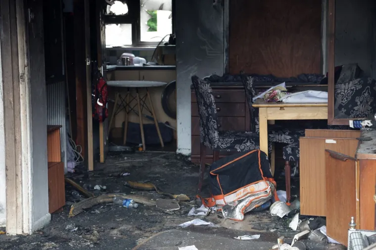 Treća noć žestokih nereda: Zapaljeni auti i kuće, nemilosrdni napadi na policiju