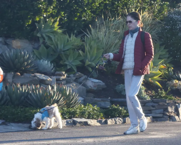 Život je nije mazio, a estetske operacije su je uni&scaron;tile: Ovako danas izgleda jedna od omiljenih ljepotica 90-ih