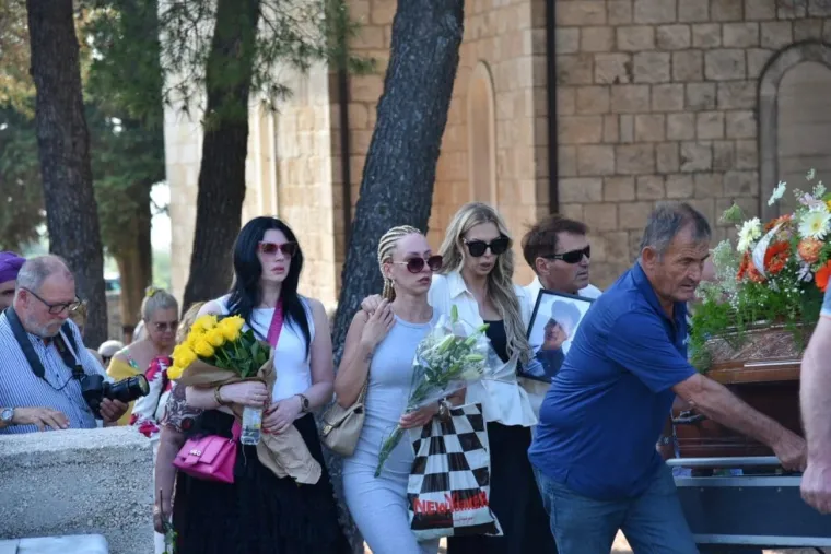 Posljednji ispraćaj Ivice Karabatića: Ava na rubu suza ispratila voljenog tatu