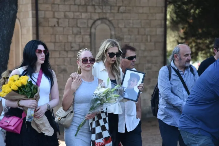 Posljednji ispraćaj Ivice Karabatića: Ava na rubu suza ispratila voljenog tatu